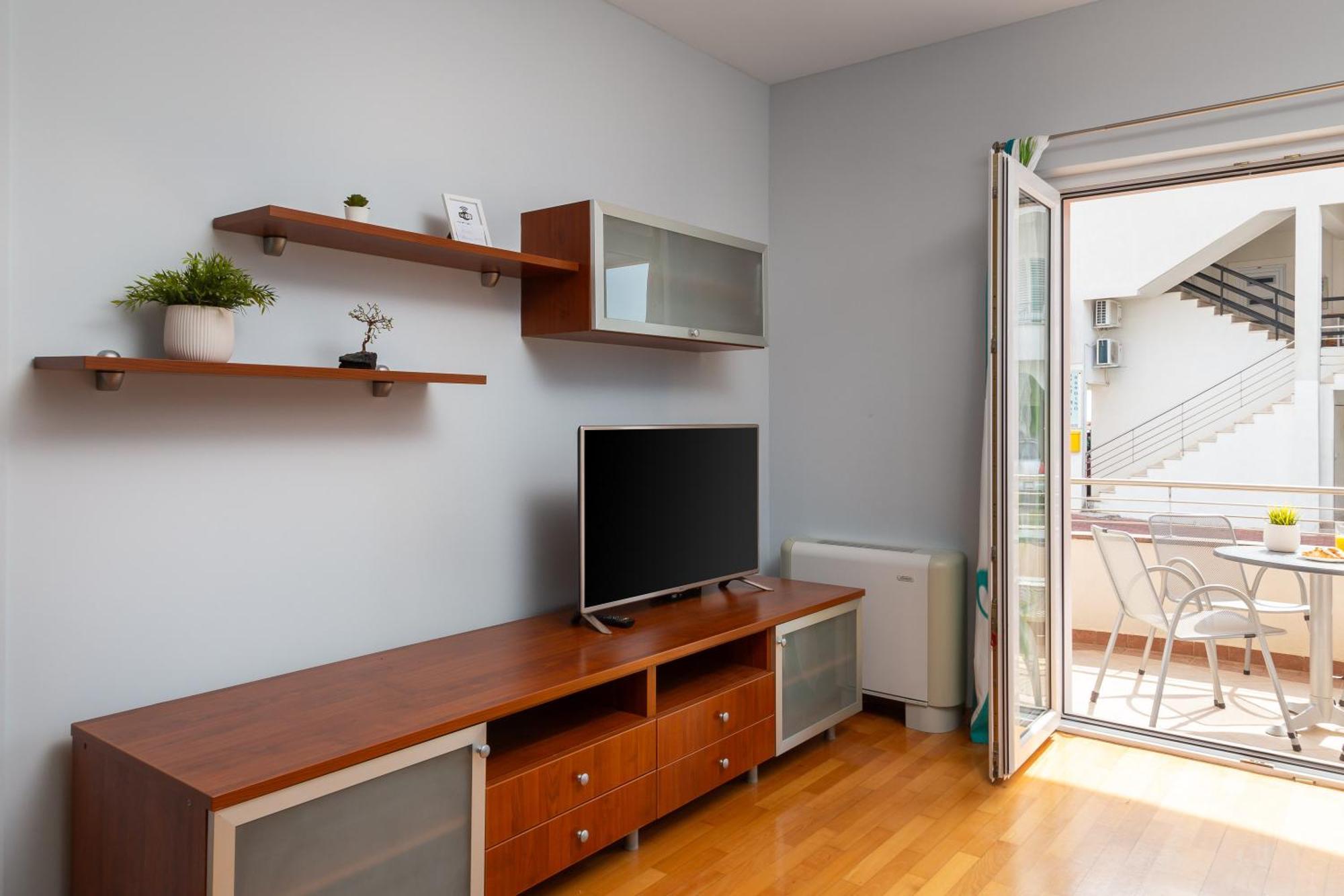 Brkic Apartments With Private Parking Makarska Room photo